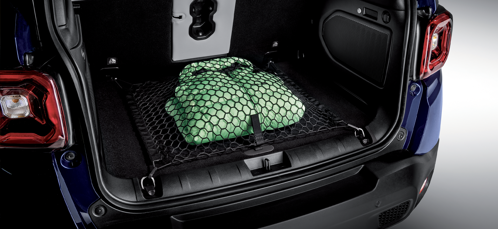 jeep renegade my23 phev mopar 1 cargo net 1920x884 1