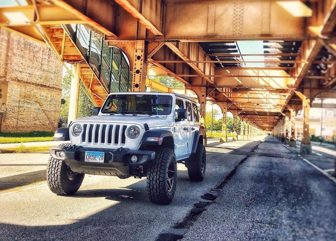 explorez à l’infini avec jeep® @chicagojl18au quotidien, prenez les transports en commun. #sedéplacermoinspolluer#jeep #jeepwrangler #myjeepworld