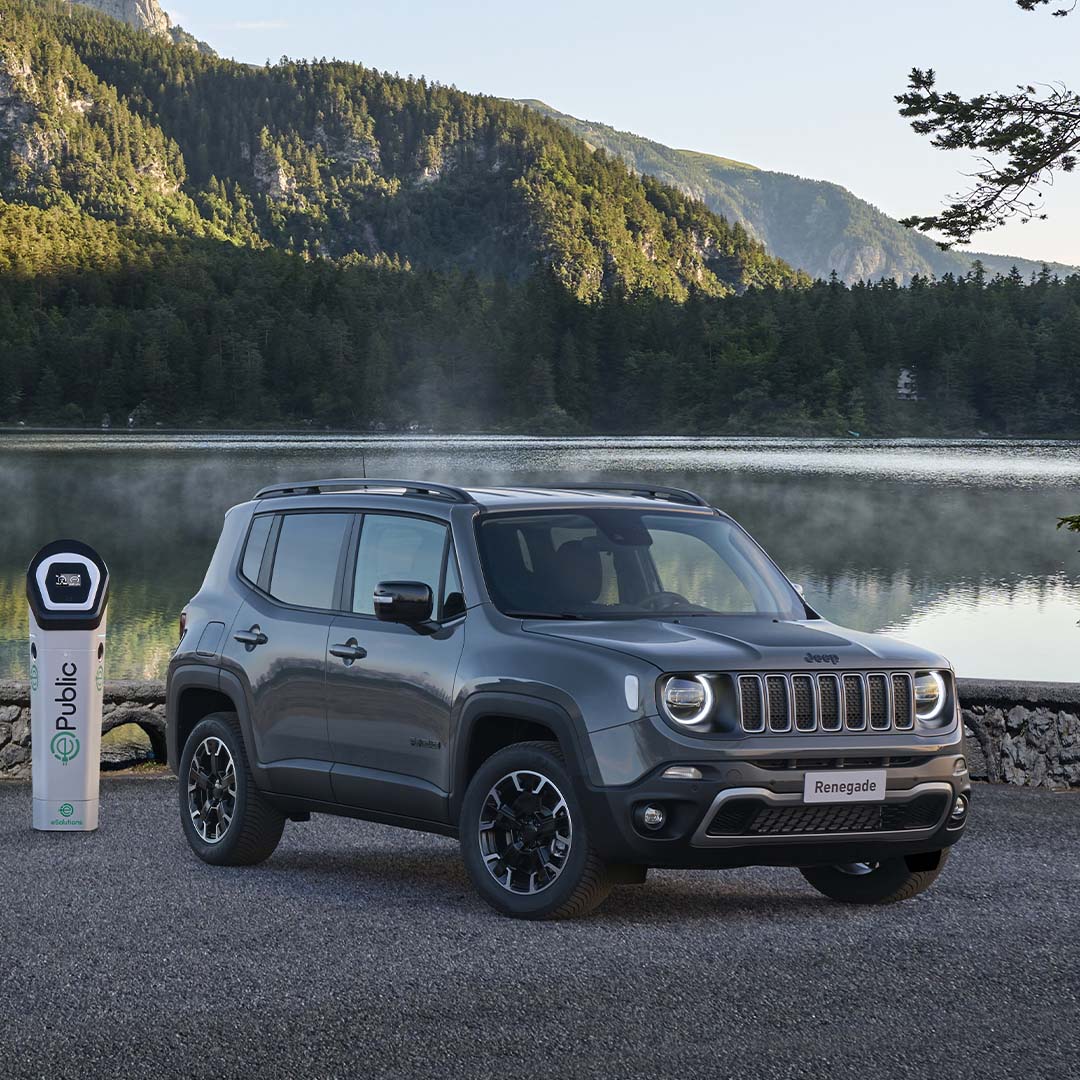 Peut être une image de jeep et texte