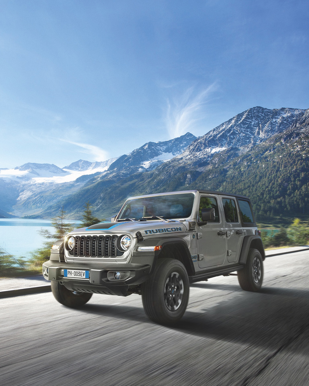 Peut être une image de jeep, voiture, route et texte