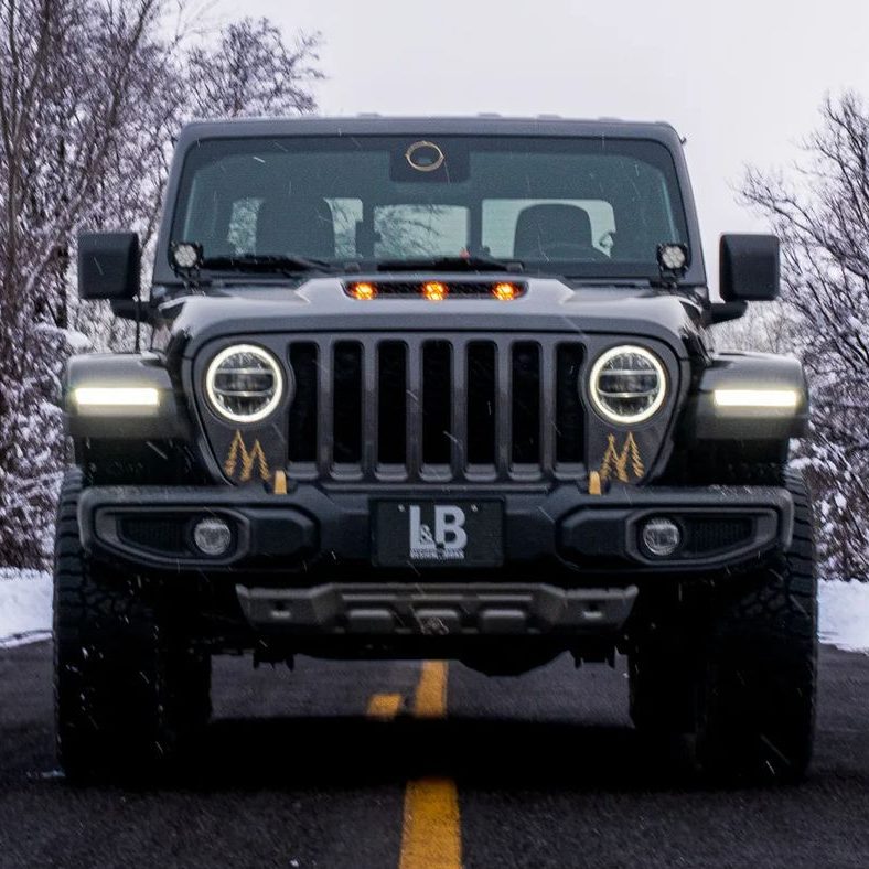 jeep® vous souhaite un bon reveillon et de joyeuses fetes de noel @lbdesignworksjeep jeepwinter sedeplacermoinspolluer