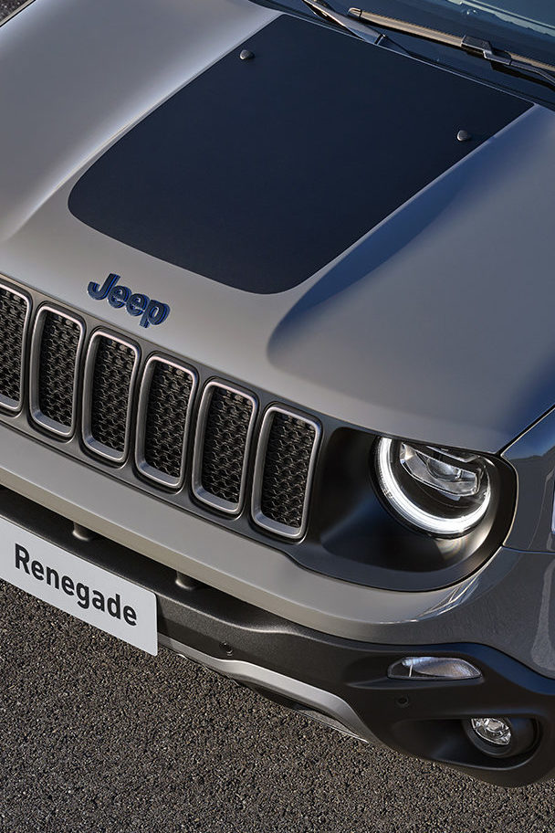 Peut être une image de voiture, jeep et texte
