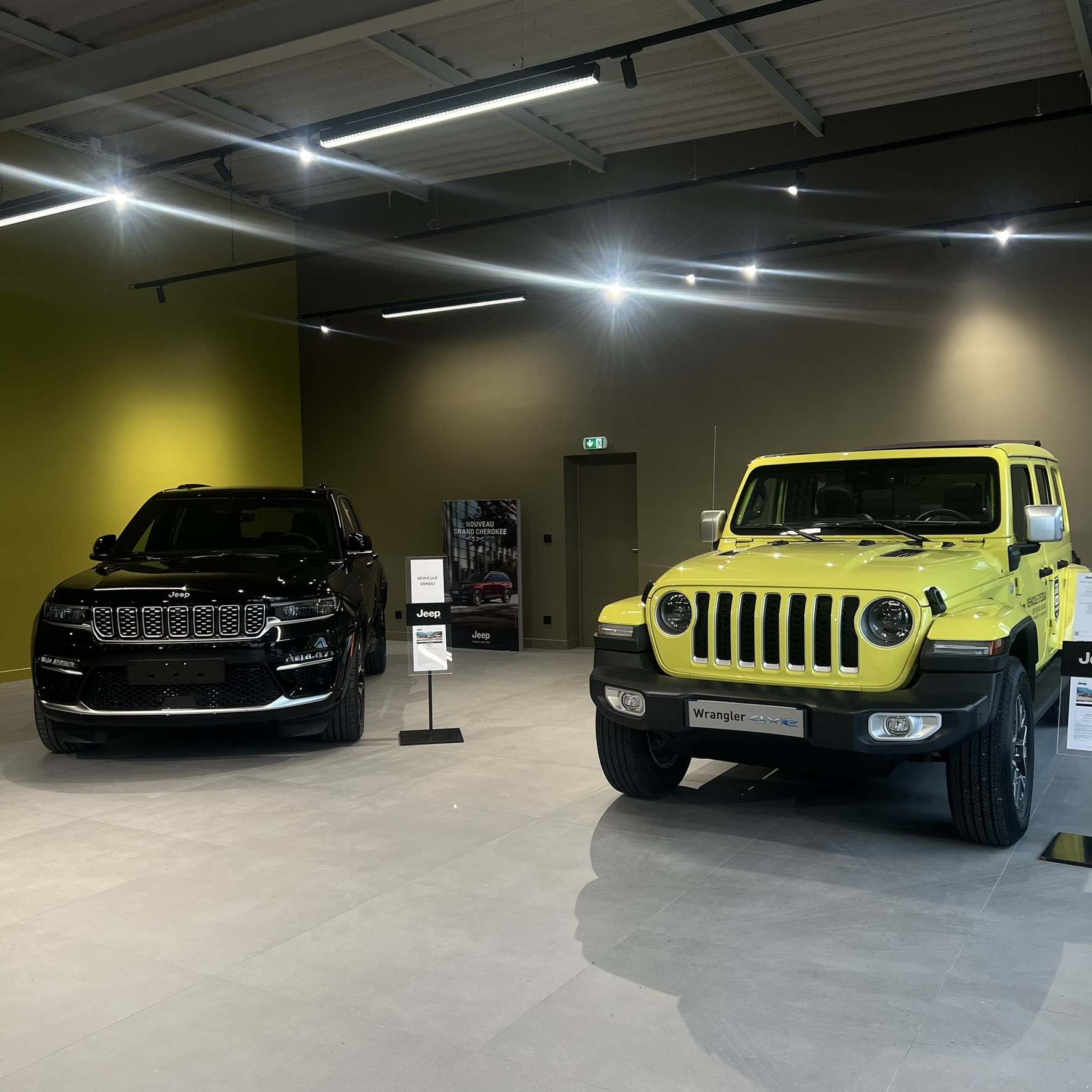 Jeep valence drome 26000 concession véhicule neuf haut de gamme 4x4 suv voiture de luxe
