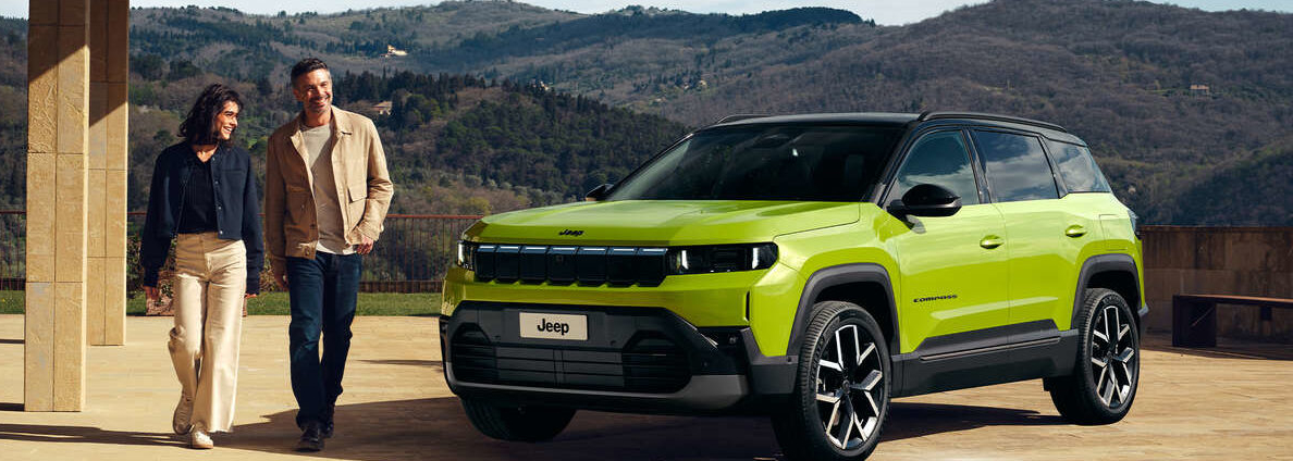 Jeep Compass 2025 vue extérieure, SUV compact et moderne avec design distinctif, performance tout-terrain, et technologies avancées pour une conduite électrique ou hybride rechargeable." drome ardeche valenc romans privas véjicule electrique hybride rechargeable 2025 suv compact 4x4 haut de gamme 26000 07000 38120
