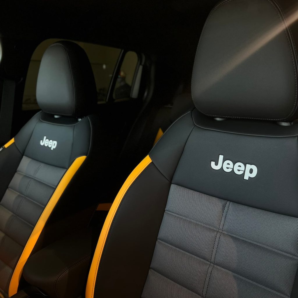 jeep valence drome 26000 montélimar bmw avenger compass renegade audi range rover avenger the north face