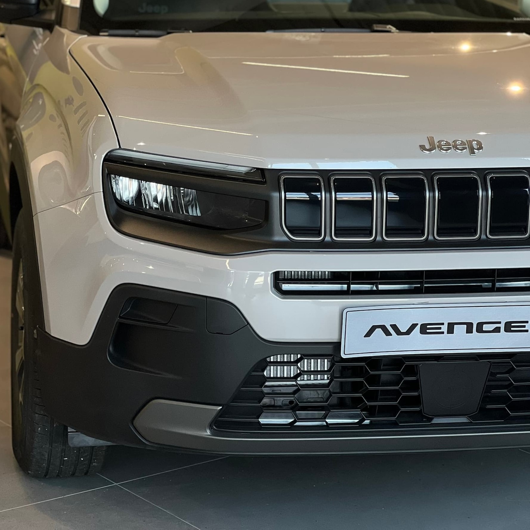 jeep avenger suv citadine luxe valence drome 26000 voiture neuve voiture d'occasion