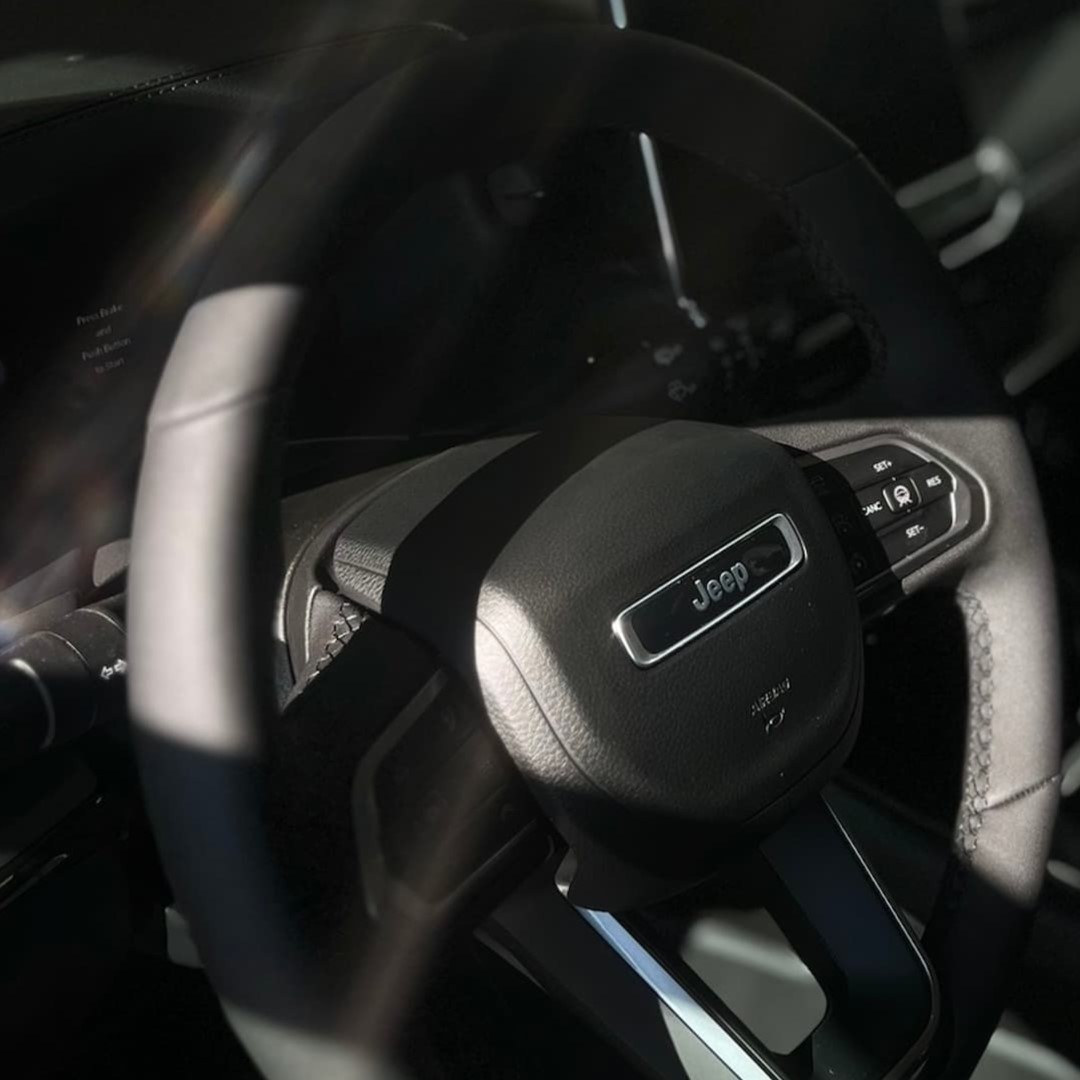 jeep compass exterieur valence interieur volant voiture suv renegade wrangler luxe.jpg